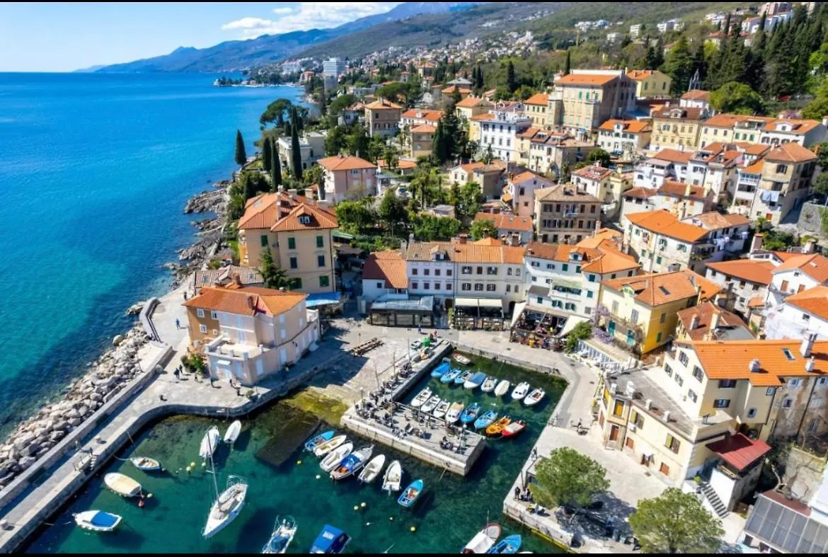 Apartment Pm Volosko Seaside 0*, Opatija
